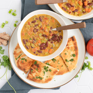 Kidney Bean, Bell Pepper & Carrot Coconut Curry with Cilantro Naan