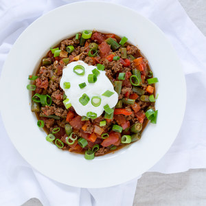 Ground Beef, Bell Pepper & Green Bean Chili with Yogurt