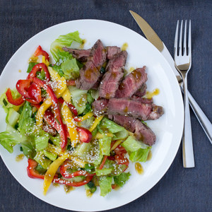 Asian Steak & Mango Salad with Bell Pepper & Romaine