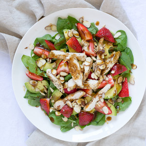 Chicken, Strawberry & Avocado Salad with Spinach & Almonds