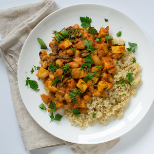 Sweet Potato, Spinach & White Bean Curry with Quinoa
